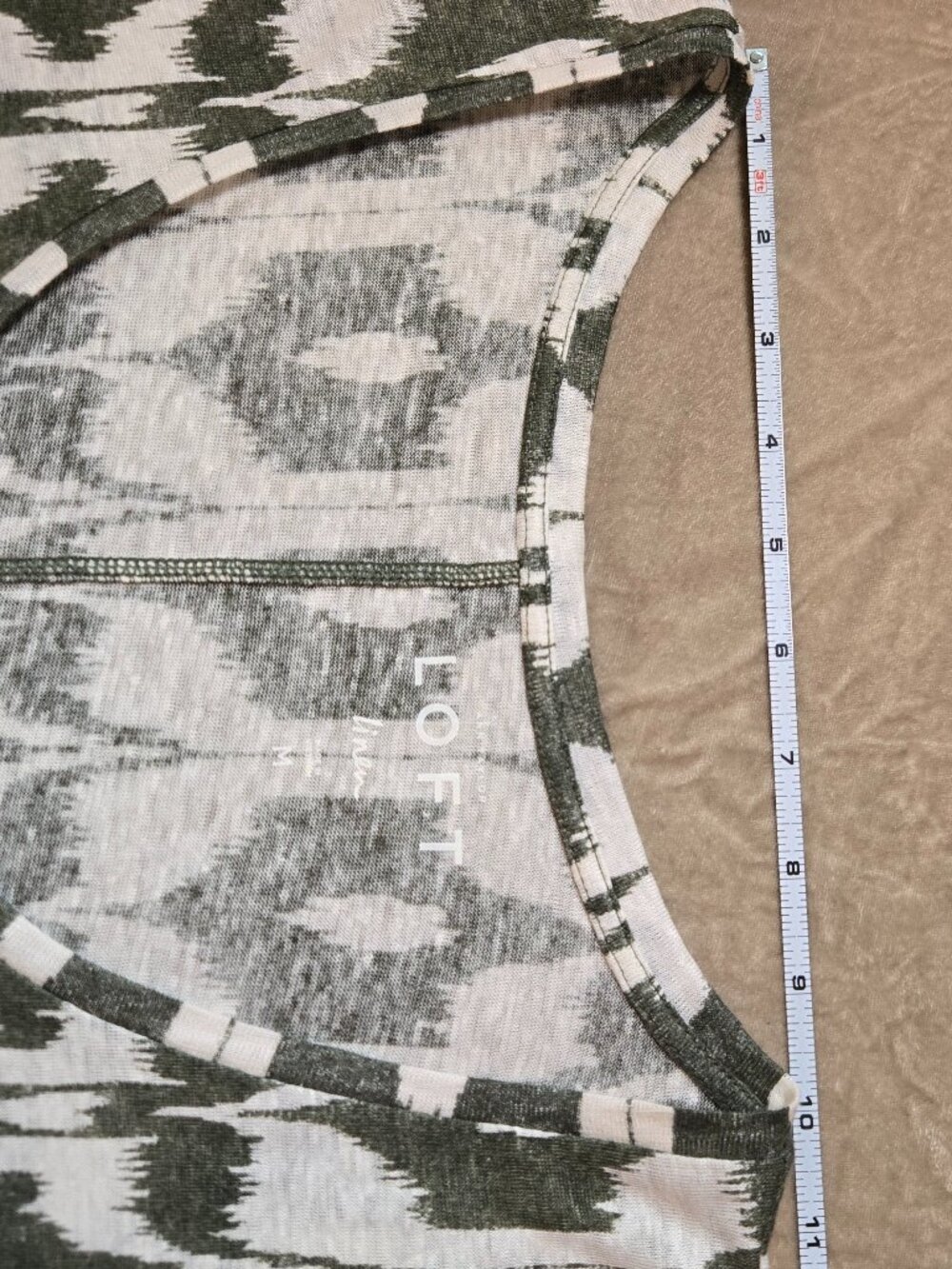 LOFT Olive Green Ikat 100% Linen Scoop Neck Top M Boho Tribal Short Sleeve - Picture 7 of 13